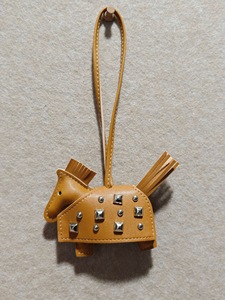Porte-clés personnalisé Cheval de guerre en cuir PU, pendentif de sac Poney, porte-clés de voiture, porte-clés Cheval de guerre style punk à rivets - Product Image 5