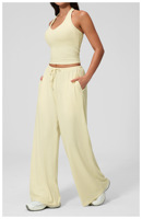 Ensemble de sport pour femmes Guangzhou : Débardeur de course léger et pantalon de yoga à jambe droite ultra doux