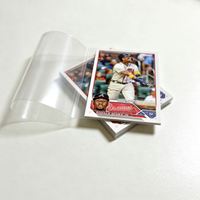 Ensemble de cartes à collectionner de baseball Topps, mettant en scène des lanceurs et des frappeurs en poses dynamiques, design classique, matériau papier, taille 7 pouces