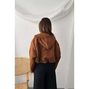 Chaqueta Corta con Capucha para Mujer, Color Camel, Suministro al por Mayor - Product Image 1