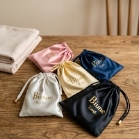 Sac en tissu satiné recyclable pour cosmétiques, option cadeau, estampage de logo personnalisé, vente directe d'usine, lot