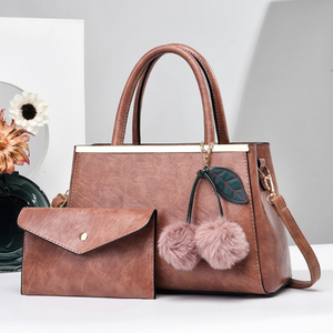 Sac bandoulière pour femme en cuir d'agneau noir fabriqué sur commande (OEM/ODM) avec logo personnalisé - Product Image 6