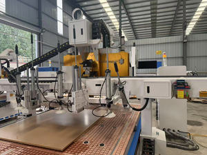 Centre d'usinage CNC ATC haute précision 1530 pour le perçage et le fraisage de panneaux de meubles en MDF et contreplaqué - Product Image 3