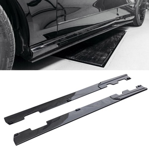 สเกิร์ตข้างคาร์บอนไฟเบอร์ทรง V สำหรับรถเมอร์เซเดสเบนซ์ E-Class W212 E63 จำนวน 4 ชิ้น  สำหรับปี 2010 - 2013 ชุดแต่งรถยนต์ - Product Image 1