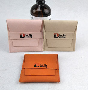 Pochette à bijoux en velours personnalisée avec logo, emballage et présentoir pour bijoux, pochette enveloppe en faux daim avec logo - Product Image 6