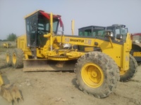 Niveleuse à moteur d'occasion Shantui SG18-2 à vendre