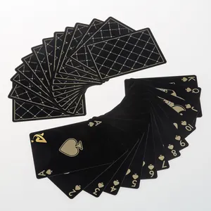AYPC vente en gros de haute qualité en plastique noir étanche jeux de cartes d'échecs imprimé logo personnalisé sublimation poker cartes à jouer dans une boîte