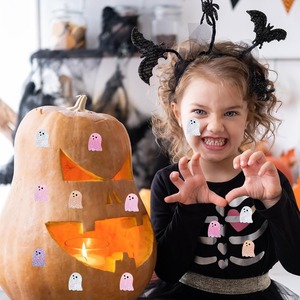 Rollo de pegatinas holográficas de fantasmas de Halloween, 500 Uds., 5 colores, 1,5 pulgadas, pegatinas de fantasmas, etiquetas autoadhesivas, manualidades para fiestas DIY - Product Image 6