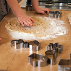 อุปกรณ์อบขนมแบบโฮมเมดสำหรับเด็กทำจากสเตนเลสสตีลขนาดเล็กรูปหมูแมวน่ารักอุปกรณ์ตัดคุกกี้โลหะรูปสัตว์สำหรับบิสกิต - Product Image 2