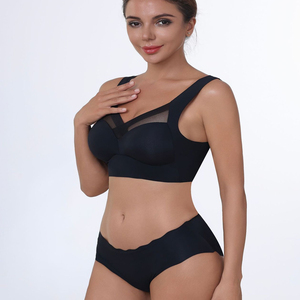 Set Intimo <span class=keywords><strong>Sportivo</strong></span> da Donna Taglie Forti: <span class=keywords><strong>Reggiseno</strong></span> <span class=keywords><strong>Sportivo</strong></span> Push-Up Senza Ferretto con Coppe Fisse, <span class=keywords><strong>Traspirante</strong></span>, in Pizzo e Senza Cuciture, e Slip Coordinato - Product Image 6