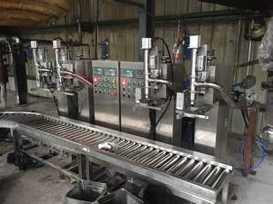 Machine de remplissage de nettoyage industriel de type pesage - Product Image 2