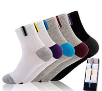 Vente en gros d'échantillon de boîte cadeau chaussette robe pour homme avec logo personnalisé cheville chaussettes de créateur en coton moins cher pour hommes