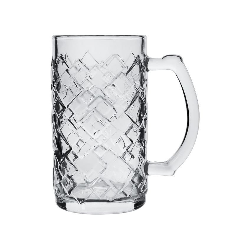 Chope à bière transparente à motif damier.