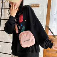 Tas Selempang Wanita Model Kotak Kecil, Tas Bahu Kasual Mini dengan Gantungan Beruang untuk Perjalanan Sehari-hari