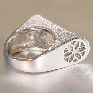 Anello di Lusso con Motivi Floreali Irregolari per Donne, Elegante Gioiello da Dito - Product Image 3