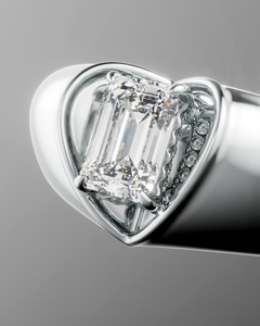 Anillo de Corazón de Oro Blanco de 18K con Diamante Clásico Certificado por IGI para Compromiso y Boda - Product Image 3