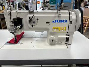 Máquina de <span class=keywords><strong>Coser</strong></span> Industrial JUKIS DNU-1541S USADA de Una Sola Aguja con Pie de Arrastre Compuesto y Embrague de Seguridad, Completa con Mesa - Product Image 4