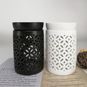 Support de bougie chauffe-plat en céramique blanche écologique fait main avec pot à bougie en porcelaine noire ajourée pour diffuseur d'huiles essentielles - Product Image 6