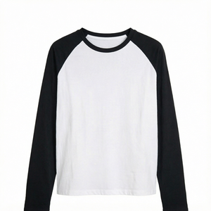 เสื้อยืดแขนยาวผู้หญิงแบบแร็กแลน แขนเสื้อตัดกัน คอเสื้อทรงกลม ทรงหลวม สีทูโทน พรีเมียม ผลิตแบบ OEM - Product Image 1
