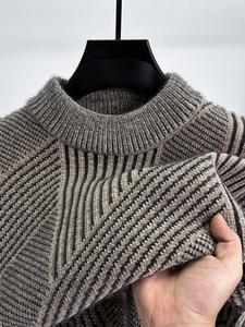 Pull pour homme à col montant en chenille jacquard personnalisable, tricoté épais et thermique, coupe ajustée, idéal comme couche de base pour l'hiver - Product Image 2
