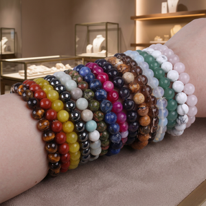 Bracelet en perles d'agate polie 8 mm, élastique, fait main, pour la Saint-Valentin, thérapie des chakras, design durable - Product Image 5