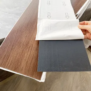 Plancher en vinyle imperméable à bas prix plancher auto-adhésif en pvc pour la décoration de la maison