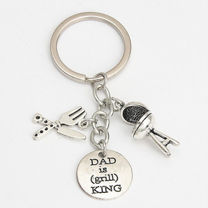 1 ud. Llavero con dijes de cuchillo, tenedor y silla, con la inscripción 'DAD IS (grill) KING', <span class=keywords><strong>Regalo</strong></span> para el Día del Padre - Product Image 6