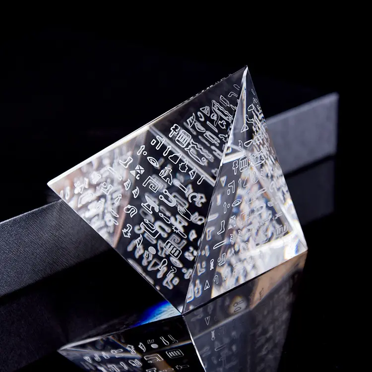Großhandel Religiöses Geschenk Ägypten K9 Laser gravur Kristall pyramide
