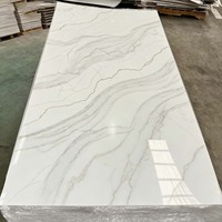 Panneau mural en PVC imitation marbre brillant UV de style moderne 1,22 x 2,44 m pour décoration intérieure