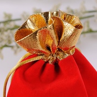 Pochette à bijoux en velours de luxe avec logo personnalisé, sac cadeau à cordon en gros, petits sacs pour cadeaux de mariage pour l'emballage de bijoux et de bagues