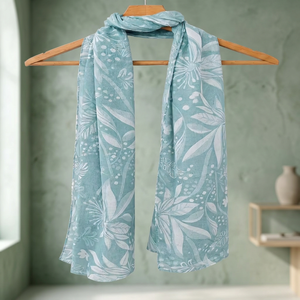 Bufanda Sintética con Tejido Texturizado en Tono Azul Cielo - Estampado Floral y Flecos Decorativos para el Cuello y para Viajar - Product Image 1