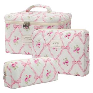 Women Cosmetic Bag Quilted Floral Makeup Organizer Travel Toiletry Bag <b>Large</b> Capacity Storage Pouch Wholesale - Product Image 1