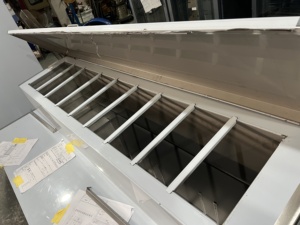 Mesa Refrigerada para Preparación de Ensaladas con Elegante Exterior de Acero Inoxidable para Uso Profesional en Cocinas Comerciales y Pizzerías de Alto Volumen - Product Image 4