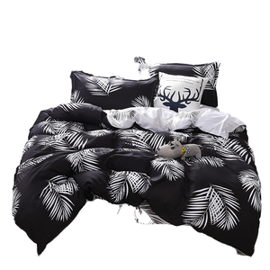 Juego de funda de edredón estampado cómodo y moderno con fundas de almohada, sábanas ajustadas de tamaño King, juego de cama de tres cuatro piezas para el hogar - Product Image 1