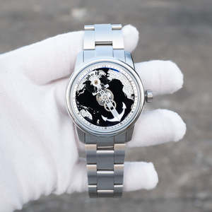 Montres automatiques en acier inoxydable pour hommes SM1089, cadran émaillé noir unique et personnalisé, heure sauteuse mécanique. - Product Image 1
