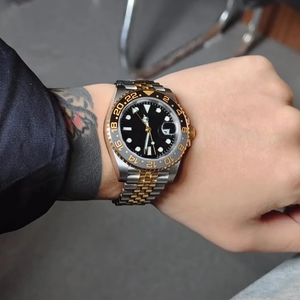 Montre automatique mécanique de plongée de luxe en fibre de carbone 42 mm avec logo personnalisé, bracelet en caoutchouc, cadran en verre, résistance à l'eau 3 ATM - Product Image 4