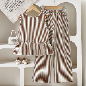 Ensemble haut rayé sans manches à volants et pantalon ample à jambes droites pour enfants, confort illimité, idéal pour les activités quotidiennes décontractées, tenue d'été - Product Image 3