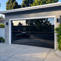 Porte de garage sectionnelle motorisée en aluminium, design moderne, télécommande, conception personnalisée pour projets de villas, allées et jardins