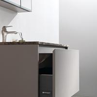 Meuble-lavabo compact et moderne avec armoire miroir murale et plateau en marbre, tiroir de rangement