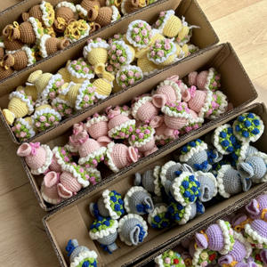 Llavero de Ganchillo con Mini Ramo de Flores, Flores de Hilo 100% Hechas a Mano, Colgante Tejido Ecológico, para Regalo del Día de la Madre - Product Image 4