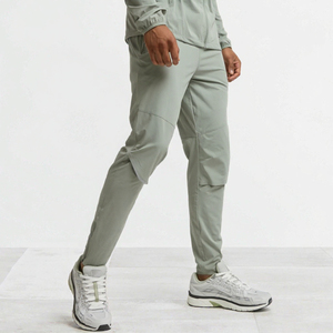 Pantalones Deportivos Ligeros de Secado Rápido para Hombre, Color Verde Claro, Corte Holgado, con Bolsillos Laterales - Product Image 3