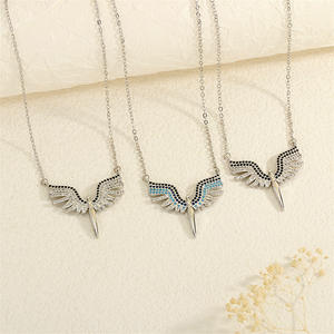 قلادة نسائية على شكل أجنحة ملاك مطلية بالذهب عيار 18 قيراط قلادة من النحاس بقلادة صغيرة - Product Image 2