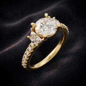 Anillo de Compromiso de Moissanita con Corte Ovalado en Color Dorado, Anillo de Boda de Cuatro Garras para Mujer - Product Image 3
