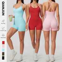 Combinaison de yoga une pièce sans coutures pour femme, tenue de sport et d'entraînement, avec dos croisé et short intégré