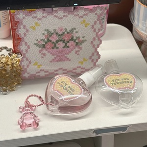 Flacon pulvérisateur PET transparent en forme <span class=keywords><strong>de</strong></span> cœur mignon <span class=keywords><strong>de</strong></span> 30 ml avec pendentif ours rose, porte-clés, flacon portable pour parfum, <span class=keywords><strong>alcool</strong></span> ou <span class=keywords><strong>d</strong></span>ésinfectant pour les mains - Product Image 3