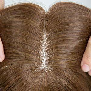 Doğrudan Fabrikadan Satış 3*5 inç İpek Tabanlı Kahverengi Düz Bakire İnsan Saçı Tepe Saçları %130 Yoğunluk Üstün Kalite Avrupa Remy Kadınlar İçin - Product Image 2