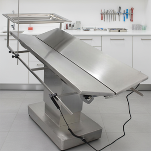 Table d'opération vétérinaire de qualité supérieure en acier inoxydable 304, type V, inclinable, équipement d'opération vétérinaire avec fonction d'inclinaison - Product Image 1
