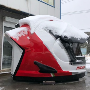 Chiosco Mobile per Caffè a Forma di Casco da Moto Rosso - Rimorchio in Vetroresina per Catering, Ideale per Eventi Sportivi - Product Image 4