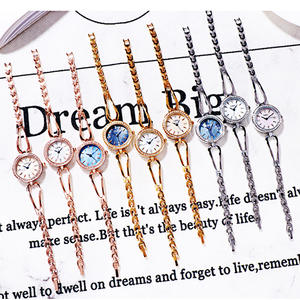 Montre d'étudiant cloutée de diamants de luxe Montre en alliage étanche à la mode polyvalente Bracelet pour femmes Montre à quartz Vente en gros - Product Image 4