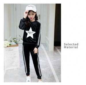 Échantillon Gratuit Vente en Gros Ensemble Sweat à Capuche et Pantalon de Sport Tendance avec Broderie Étoile Scintillante pour Filles - Product Image 1